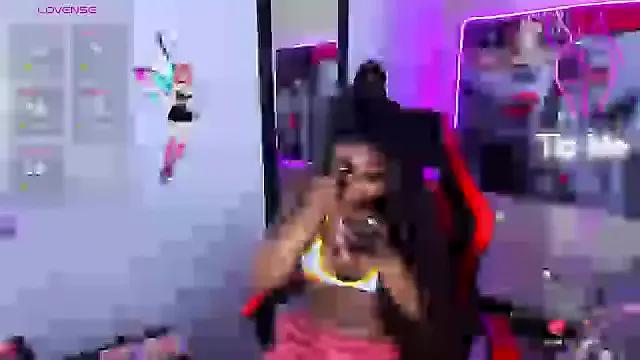 zendaya_wilson from StripChat is Freechat