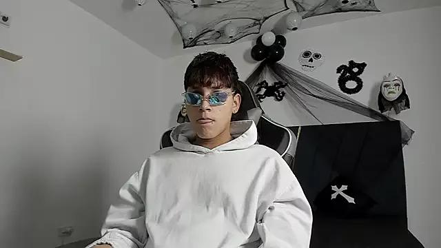 Teen sex cams free adult cams: check-out the satisfaction of conversing and c2c with our stunning models, who will teach you all about seduction and dreams with their smoking hot shapes.