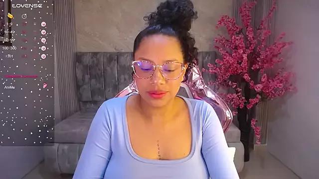 zhara_rose_s from StripChat is Freechat
