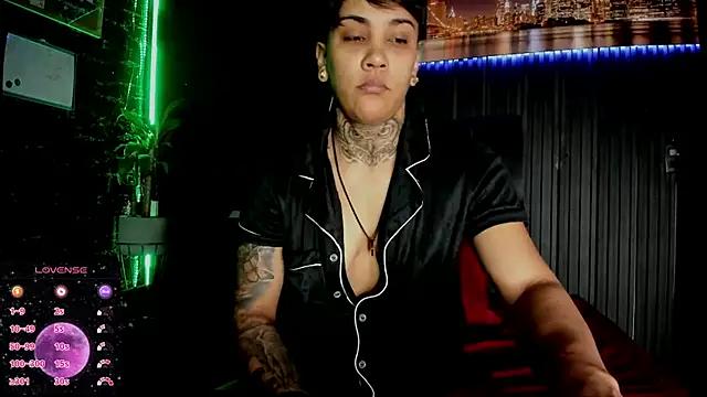 ZhoeStrong from StripChat is Freechat
