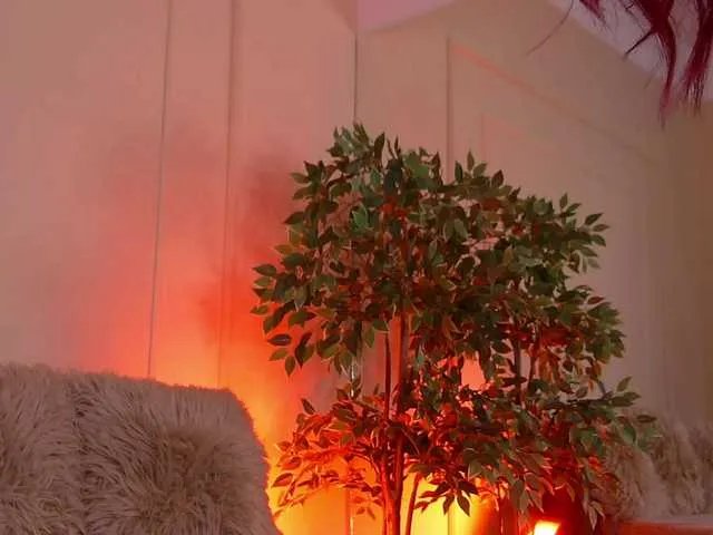 CrystalRed on BongaCams