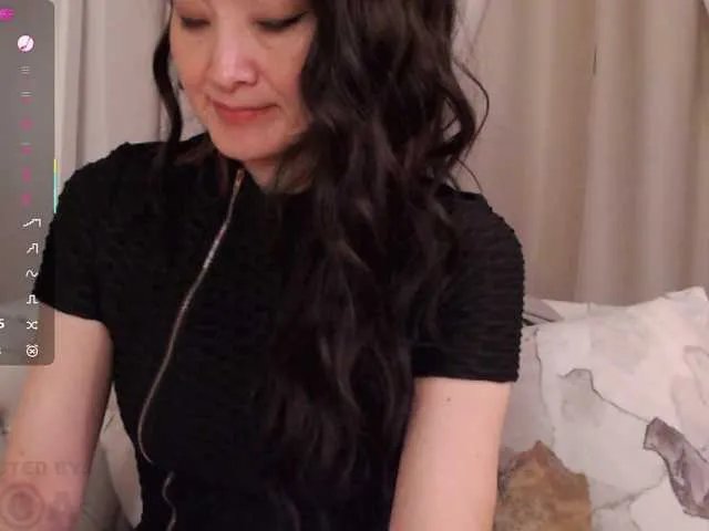 Freechat Laydee-E on BongaCams