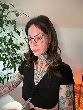 BrownieyQueen — Show  spit on it + LT