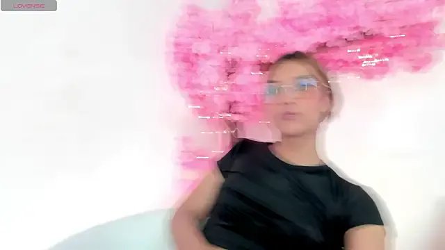 Doll_Isa_ on StripChat