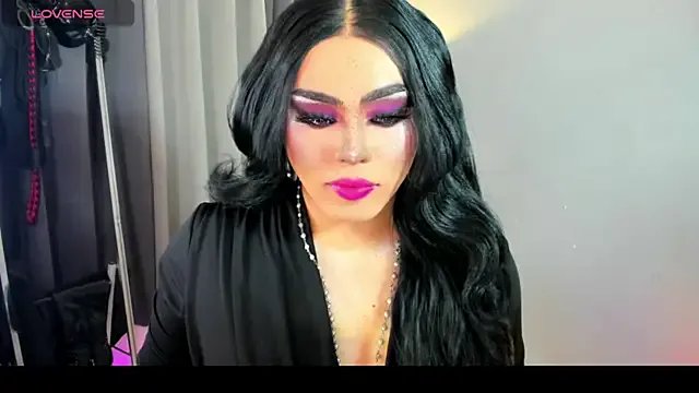 DominaAurumXXX on StripChat