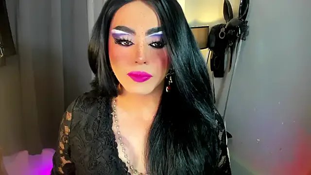 DominaAurumXXX on StripChat