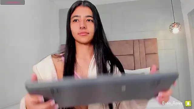 eva_roseee on StripChat