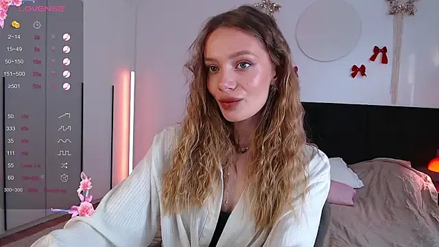 LunaticaBae — slap and shake butt