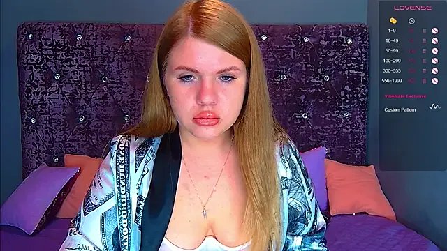 NoraBigAss on StripChat