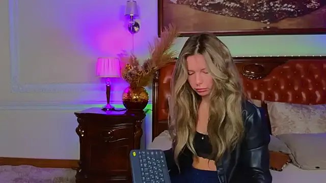 Real_Tini on StripChat