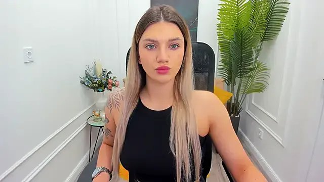 SelenaeMoore on StripChat