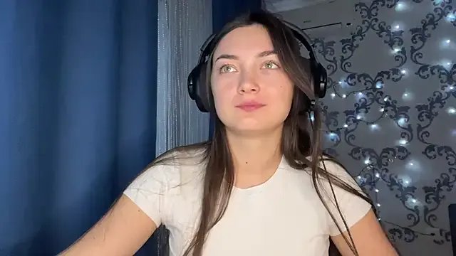 TwotyBright on StripChat